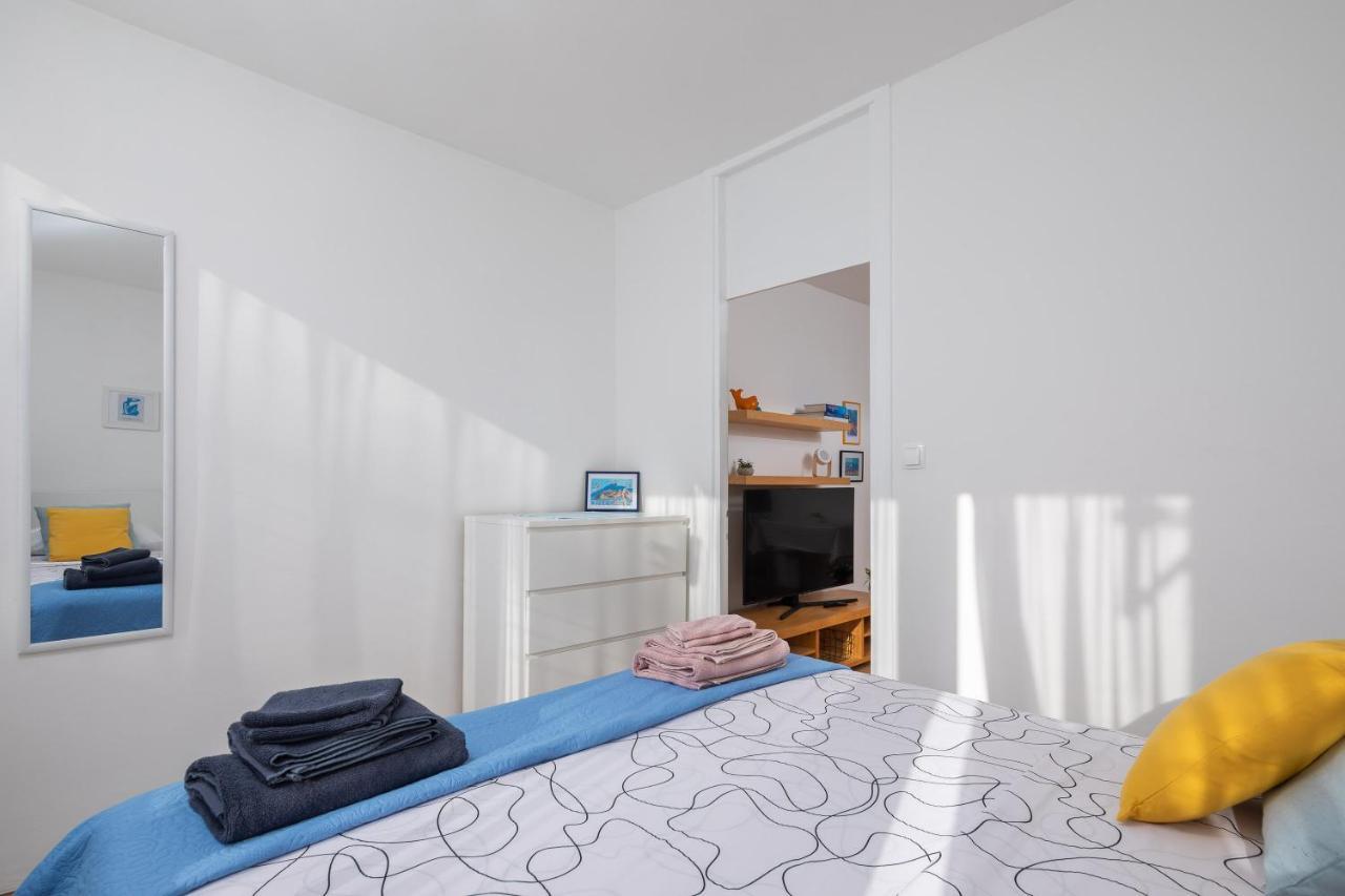 City Gem Omis Bagian luar foto