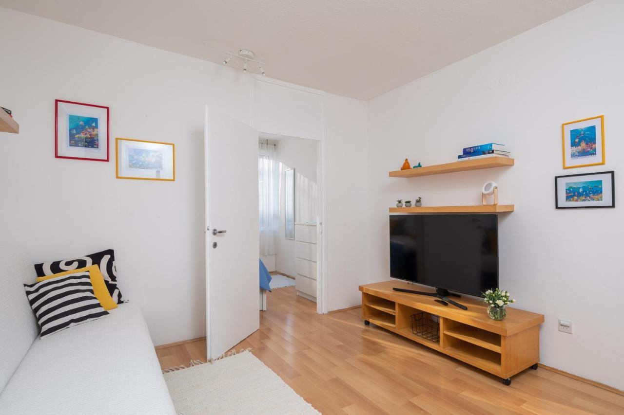 City Gem Omis Bagian luar foto